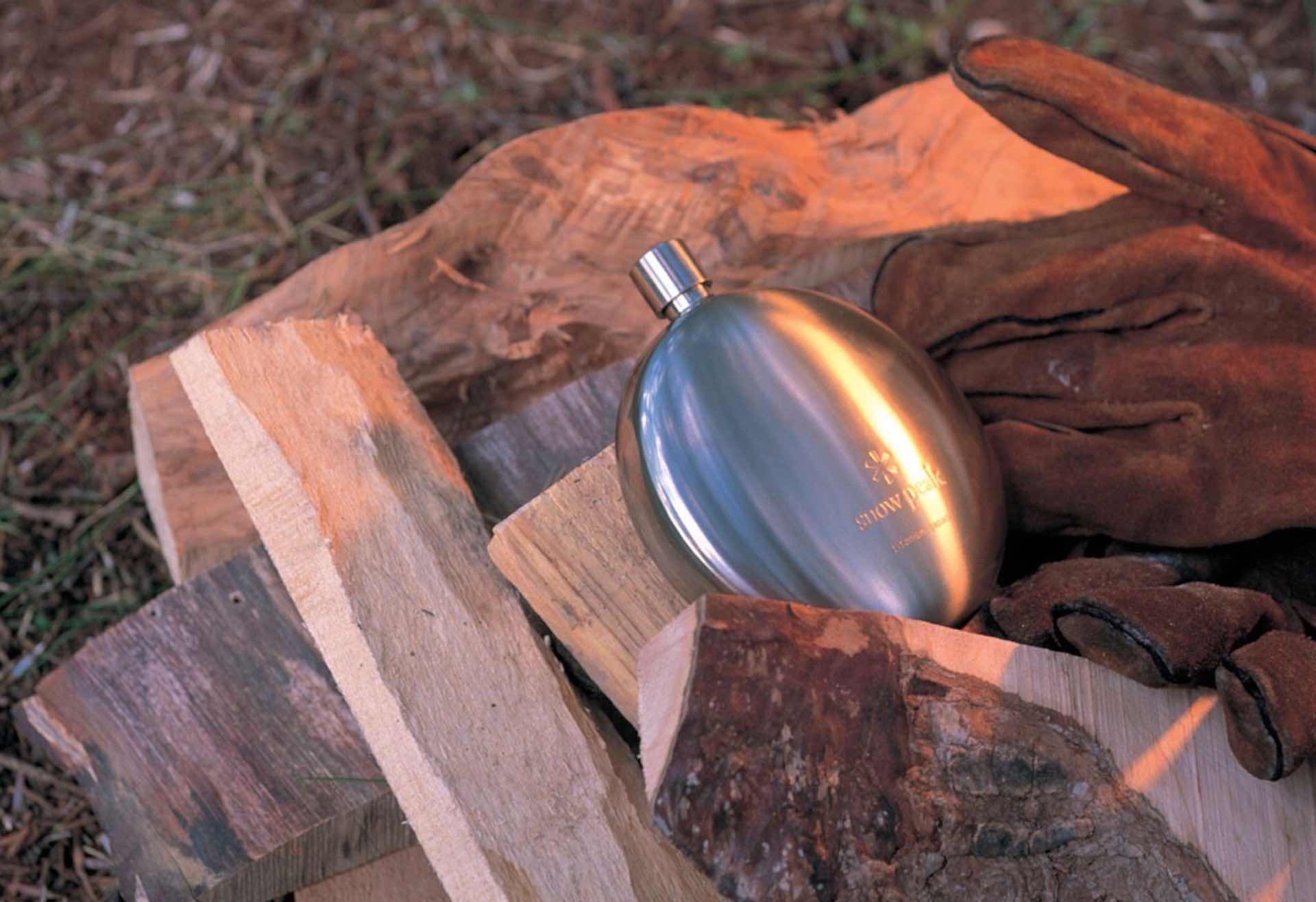 Фляга Snow Peak TW-116 Titanium Curved Flask Фото 4